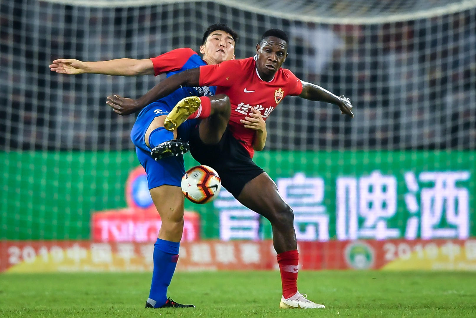 九游体育-马赛训练开放日，冲刺阶段伤情更新引欢呼，中超在即，身体对抗强度拉满(心灵捕手影评范文)